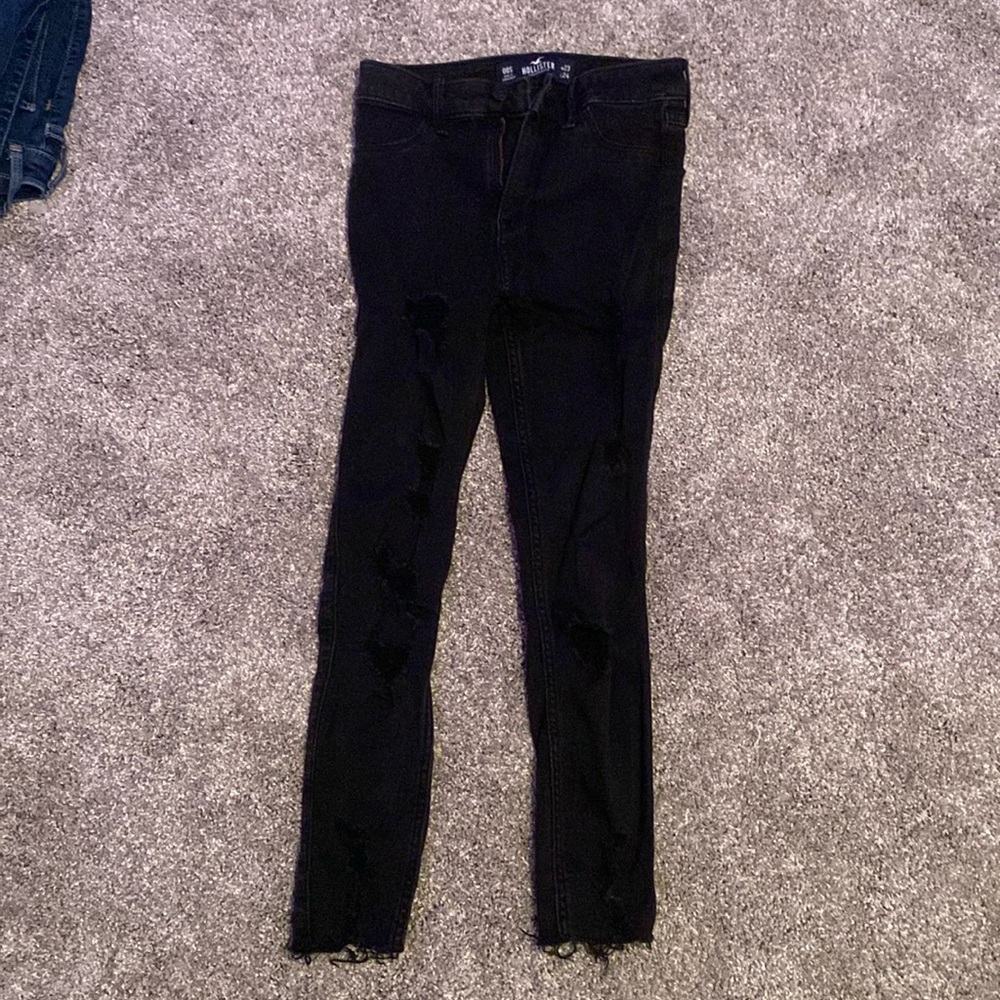 Black ripped hollister skinny jeans